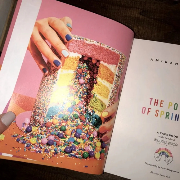 The Power of Sprinkles cake book

By Amirah Kassem 

Coffee table book - Picture 8 of 13
